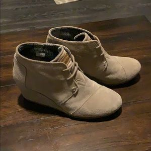 Toms suede booties